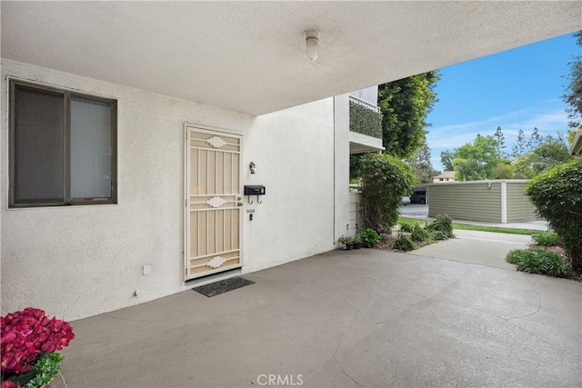 124 Via Estrada Unit D, Laguna Woods, CA 92637 - entrance to property featuring a patio and stucco siding