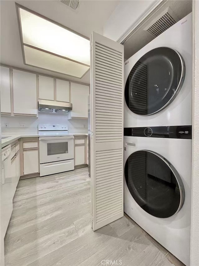 2960 Champion Way Unit 2706, Tustin, CA 92782 - laundry room featuring light wood finished floors, laundry area, stacked washer / dryer, and visible vents