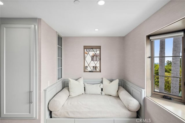 living room featuring recessed lighting