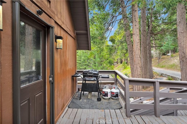 825 Grass Valley Rd, Lake Arrowhead, CA 92352 - wooden deck with grilling area