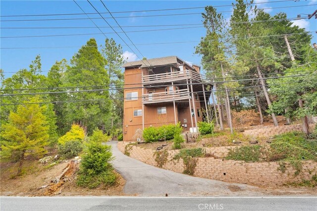 825 Grass Valley Rd, Lake Arrowhead, CA 92352 - exterior space with a balcony