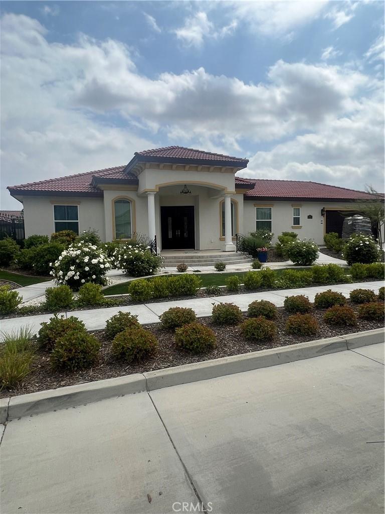view of front facade featuring stucco siding and a tiled roof