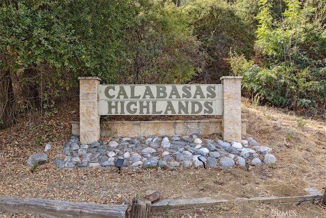 23684 Valley View Rd, Calabasas, CA 91302 - community / neighborhood sign featuring a forest view
