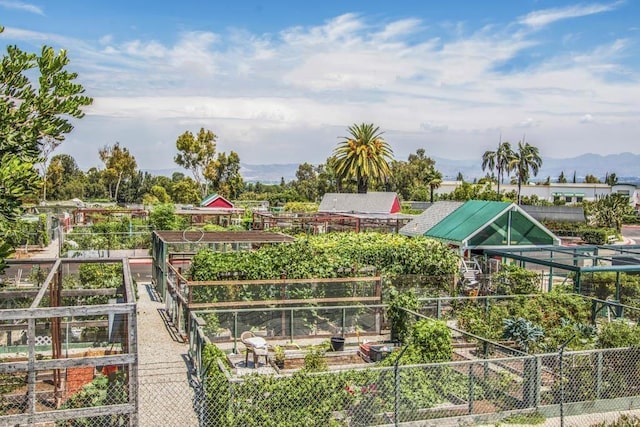 3168 Via Vis Unit B, Laguna Woods, CA 92637 - surrounding community featuring a garden