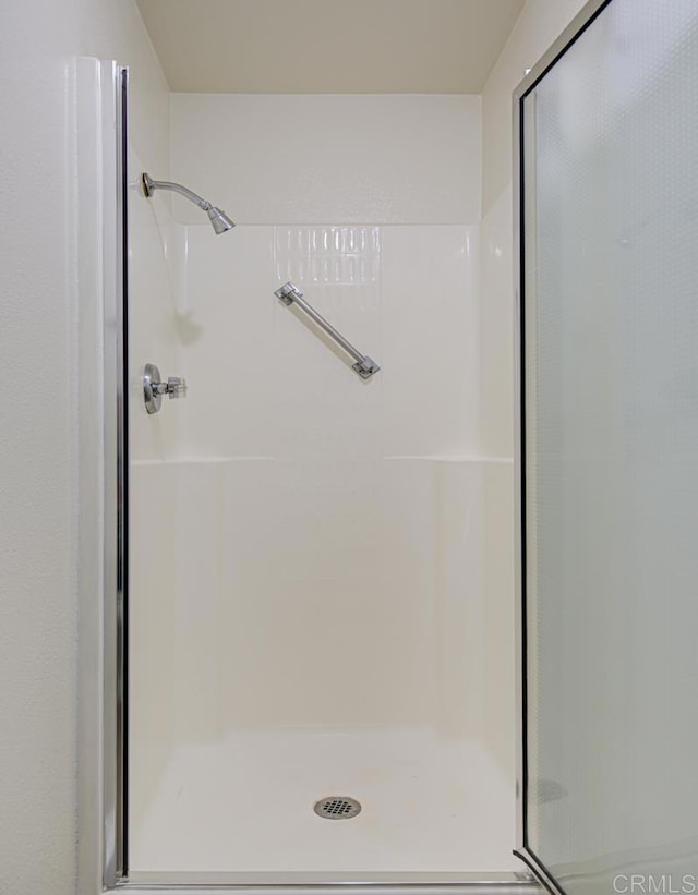 3168 Via Vis Unit B, Laguna Woods, CA 92637 - full bathroom with a stall shower
