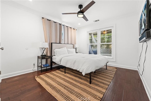 bedroom featuring recessed lighting, hardwood / wood-style floors, baseboards, visible vents, and crown molding