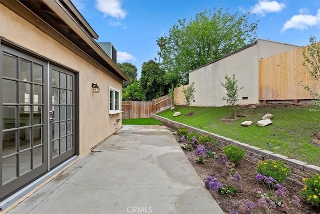 810 Hacienda Dr, Riverside, CA 92507 - view of yard featuring a patio and a fenced backyard