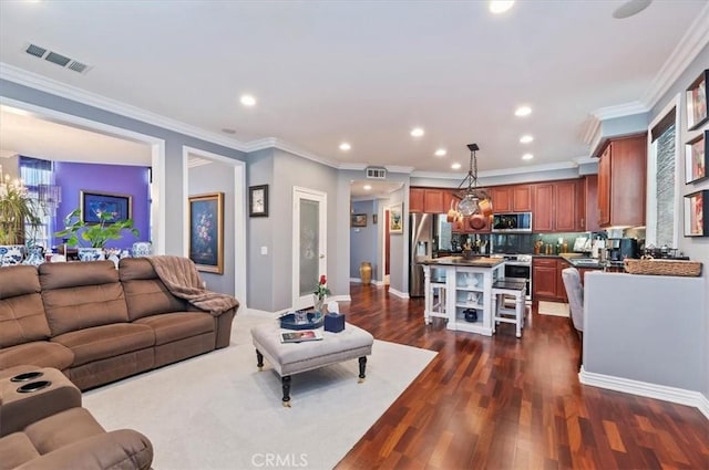 living room with recessed lighting, baseboards, visible vents, and dark wood-type flooring