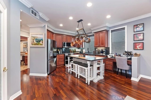 kitchen with visible vents, decorative backsplash, appliances with stainless steel finishes, and dark countertops