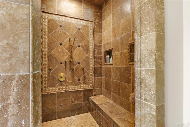 full bathroom featuring a tile shower