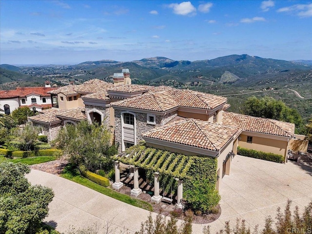 birds eye view of property featuring a mountain view