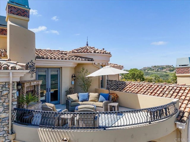 view of patio with outdoor lounge area and a balcony