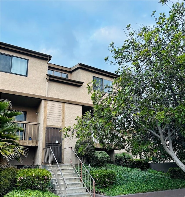 multi unit property featuring stucco siding