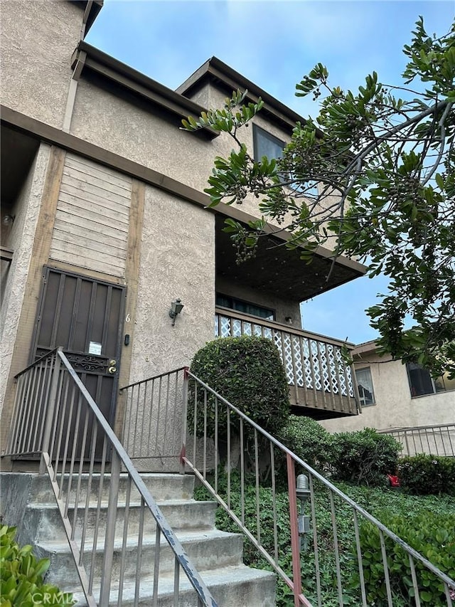 property entrance featuring stucco siding