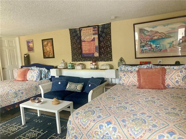 320 Metropole Ave Unit B, Avalon, CA 90704 - bedroom with a textured ceiling