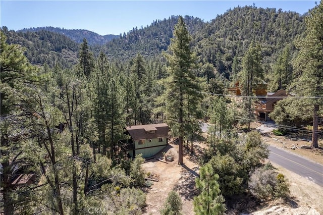 birds eye view of property with a mountain view and a view of trees
