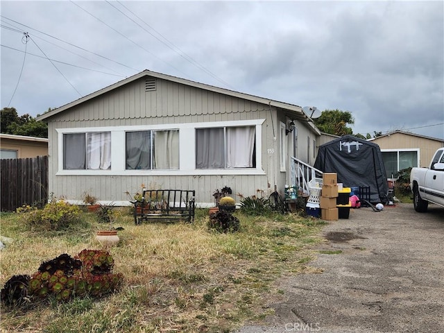 view of front of house featuring fence