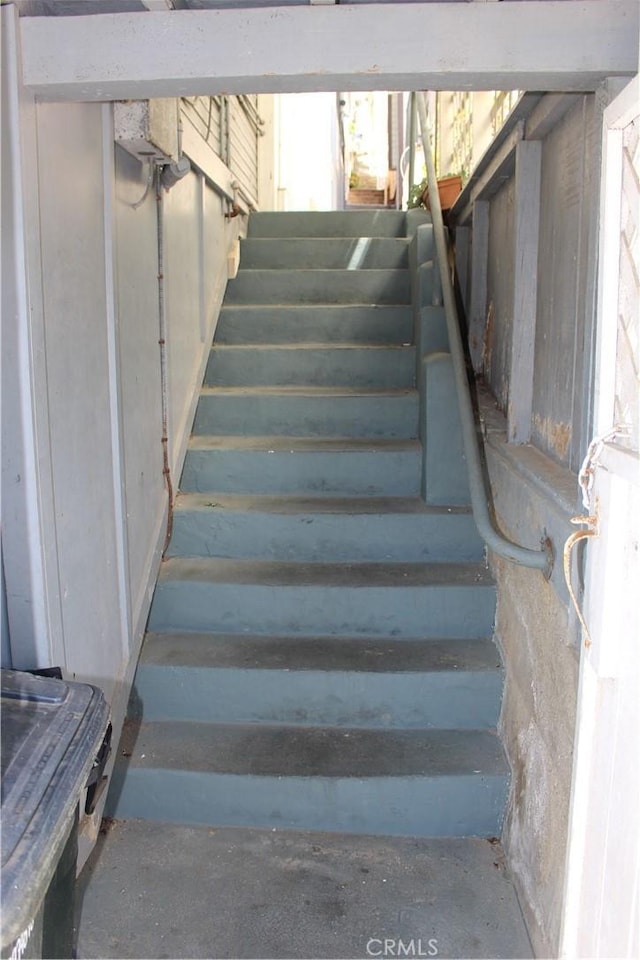320 Metropole Ave Unit C, Avalon, CA 90704 - view of staircase