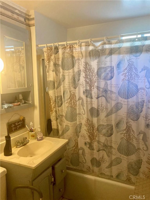 320 Metropole Ave Unit C, Avalon, CA 90704 - full bath with shower / bath combo and vanity