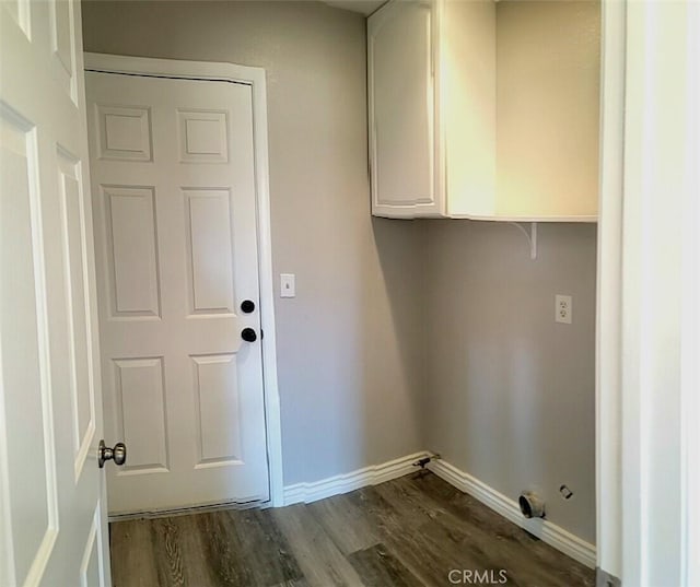 laundry area with cabinet space, dark wood-style flooring, baseboards, and hookup for a gas dryer