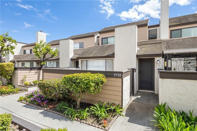 multi unit property featuring a gate and a fenced front yard
