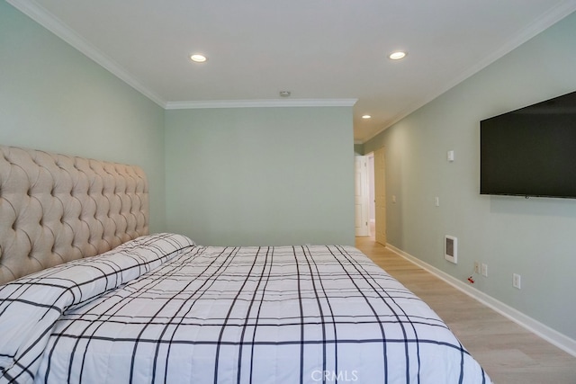 bedroom featuring crown molding, recessed lighting, visible vents, and light wood-style flooring