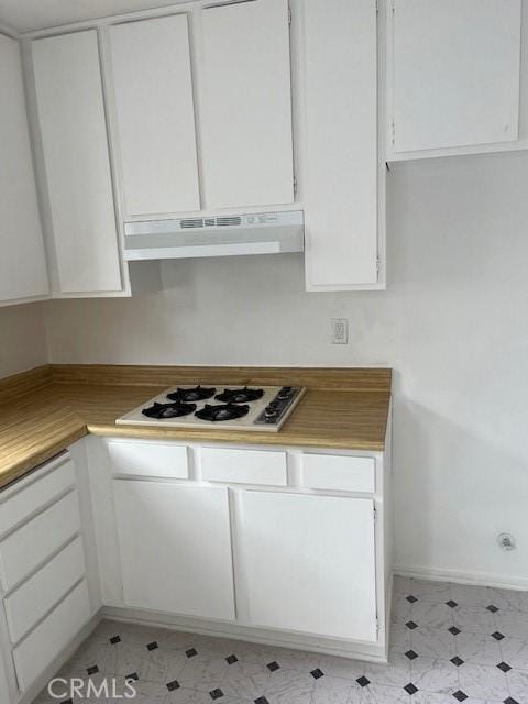 9620 Sepulveda Blvd Unit 35, North Hills, CA 91343 - kitchen featuring baseboards, under cabinet range hood, light countertops, white gas cooktop, and white cabinetry