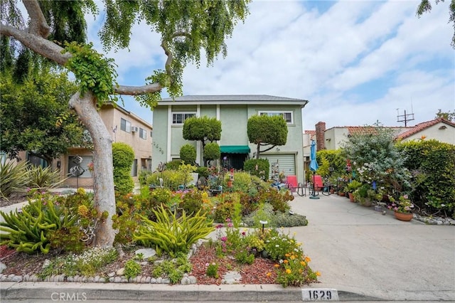 view of front of house featuring stucco siding and concrete driveway