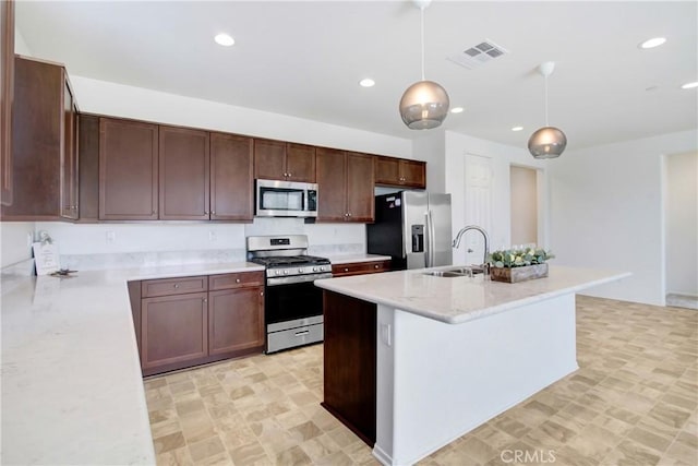 kitchen with visible vents, pendant lighting, appliances with stainless steel finishes, a sink, and recessed lighting