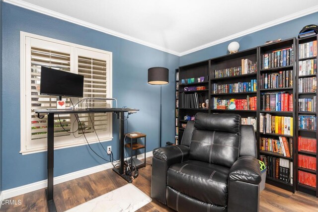 1144 Oriole Cir, Fillmore, CA 93015 - sitting room with wood finished floors and crown molding