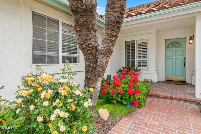 1144 Oriole Cir, Fillmore, CA 93015 - doorway to property featuring stucco siding and a tiled roof