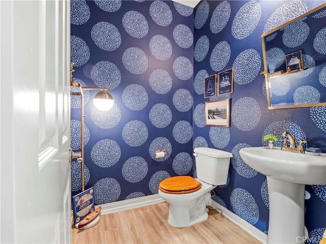 22458 Plantation Ct, Saugus, CA 91350 - bathroom featuring baseboards, toilet, a sink, and wood finished floors