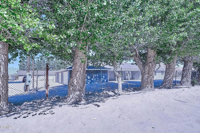 10298 Custer Ave, Lucerne Valley, CA 92356 - photo 17