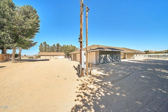 10298 Custer Ave, Lucerne Valley, CA 92356 - photo 4