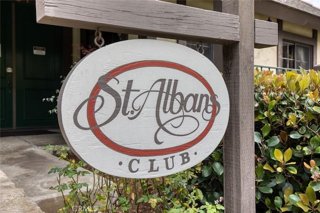 view of community / neighborhood sign