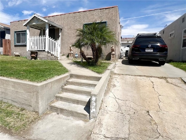583 W G St, Colton, CA 92324 - view of side of home featuring a yard and stucco siding