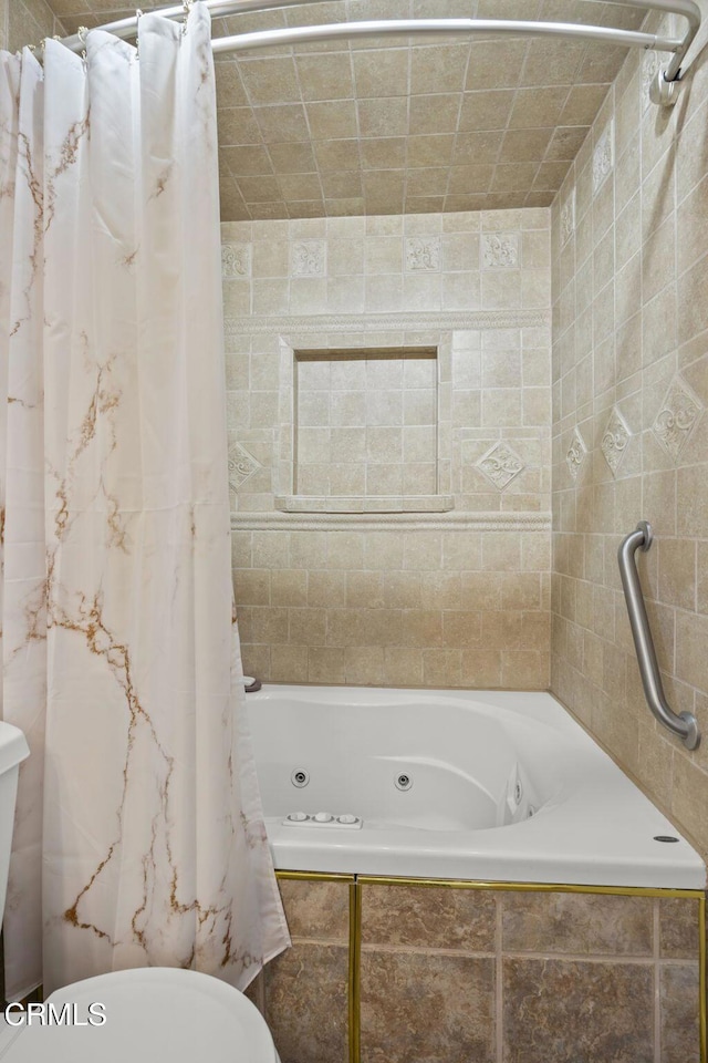 1213 Doris Ave, Oxnard, CA 93030 - full bath with toilet and a combined bath / shower with jetted tub