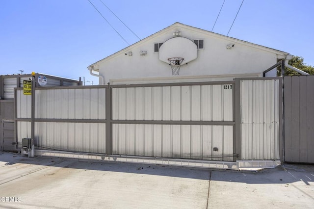 1213 Doris Ave, Oxnard, CA 93030 - garage with fence