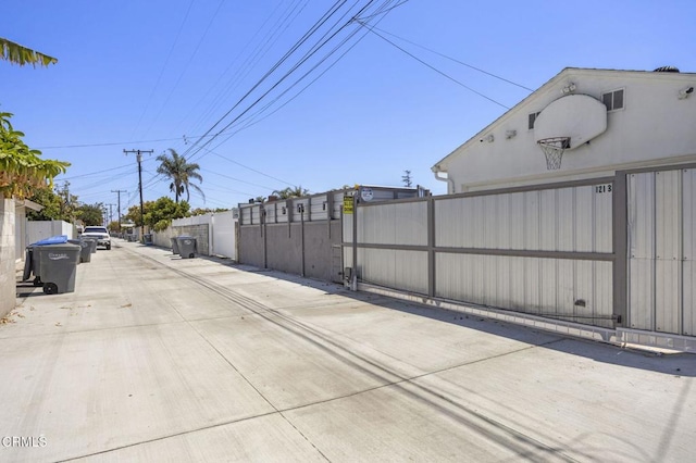 1213 Doris Ave, Oxnard, CA 93030 - view of concrete alley