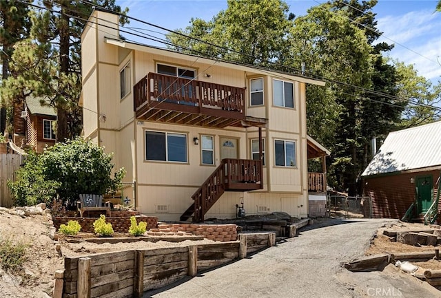 32991 Canyon Dr, Green Valley Lake, CA 92341 - view of front of property featuring fence and a balcony