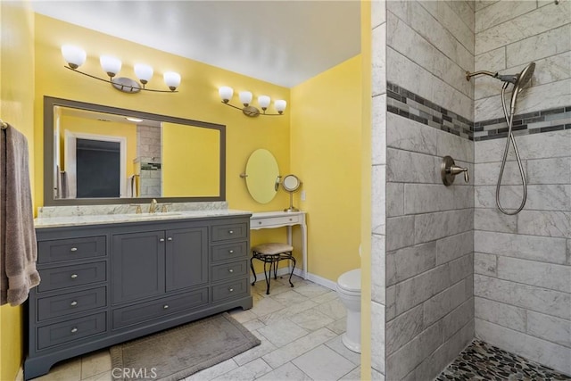 9553 Durango Rd, Atascadero, CA 93422 - bathroom featuring a tile shower, toilet, vanity, and baseboards