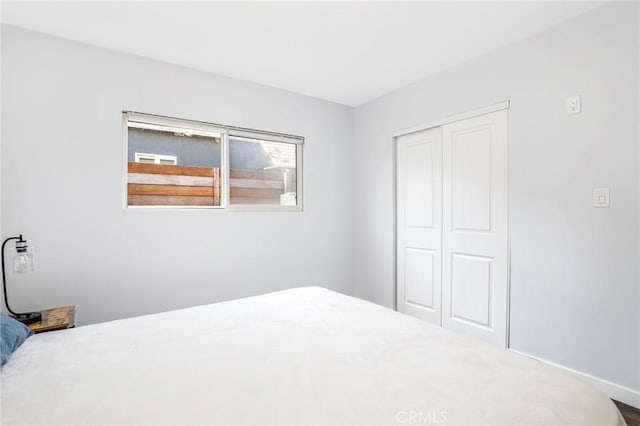 unfurnished bedroom featuring a closet and baseboards