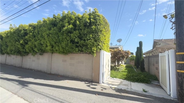 exterior space featuring fence