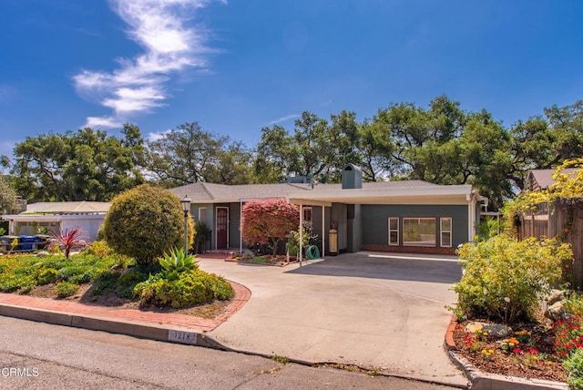ranch-style house featuring stucco siding and concrete driveway