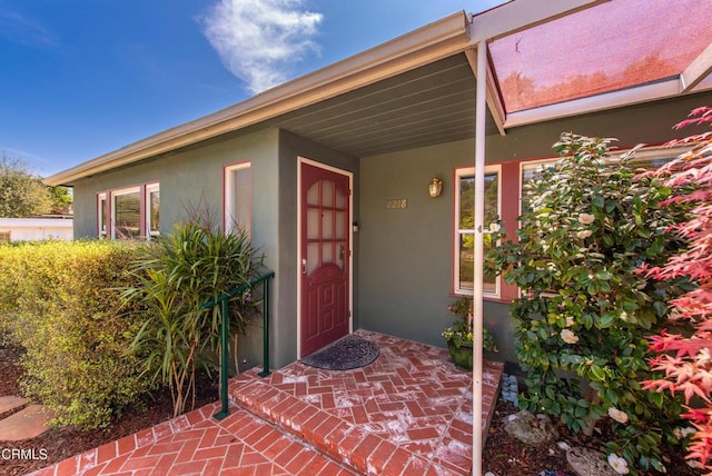 entrance to property with stucco siding