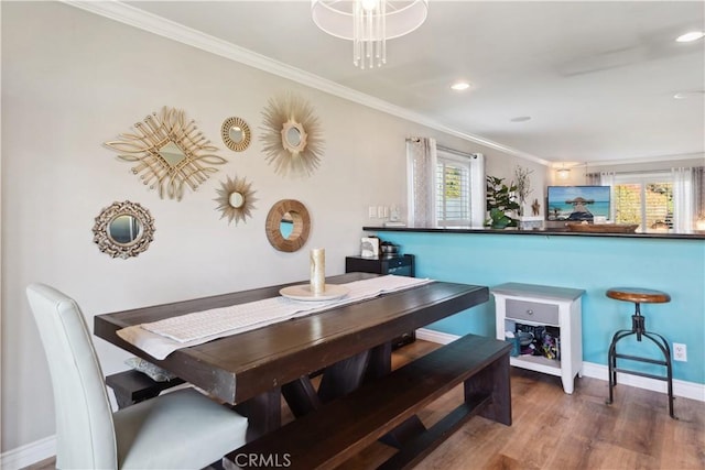 dining area featuring recessed lighting, baseboards, ornamental molding, and wood finished floors