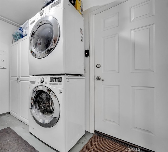 2617 Huntington Ln Unit B, Redondo Beach, CA 90278 - laundry area featuring stacked washer / dryer and cabinet space