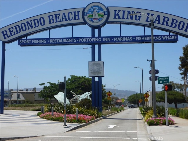 2617 Huntington Ln Unit B, Redondo Beach, CA 90278 - exterior view of a mountain view
