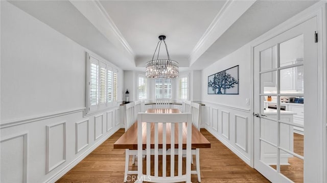 2617 Huntington Ln Unit B, Redondo Beach, CA 90278 - dining area with a raised ceiling, a chandelier, crown molding, a decorative wall, and wainscoting