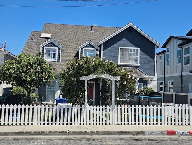 2617 Huntington Ln Unit B, Redondo Beach, CA 90278 - townhome / multi-family property with a fenced front yard